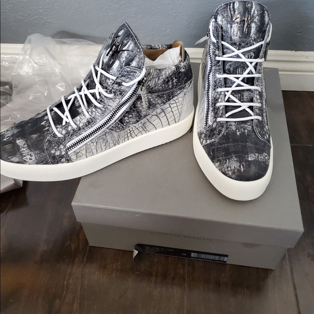 Authentic brand New Men Giuseppe Zanotti (NWT)